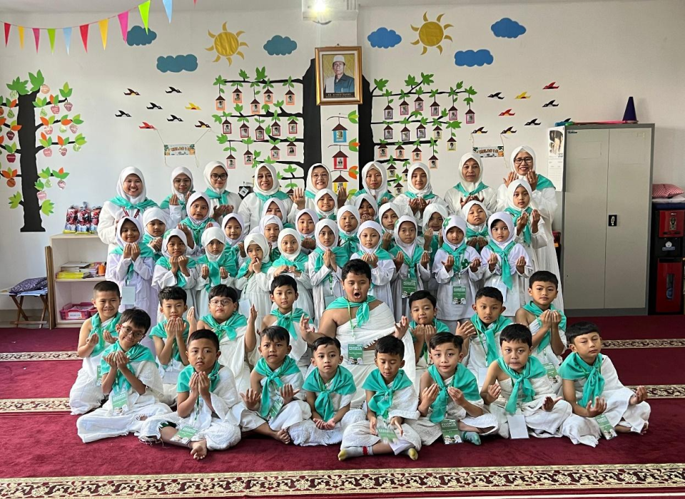 C:\Users\TPQ\AppData\Local\Packages\5319275A.WhatsAppDesktop_cv1g1gvanyjgm\TempState\1C66F4627F1B9679F8DB47D1287D7E98\WhatsApp Image 2025-10-04 at 08.19.05_4e4bb643.jpg